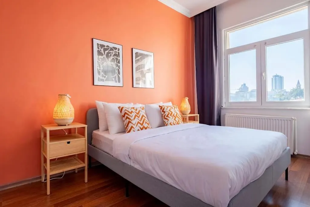 High-Ceiling Three-Bedroom Central Apartment Istanbulská provincie
