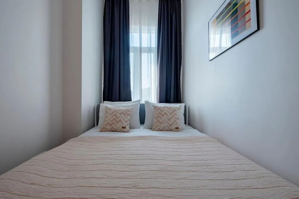 High-Ceiling Three-Bedroom Central Apartment İstanbul 0*,  Türkiye